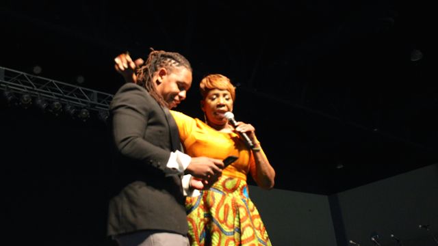 Iyanla Vanzant takes usie at Transformation 2016