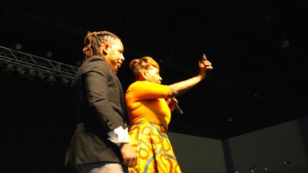 Iyanla Vanzant takes usie at Transformation 2016