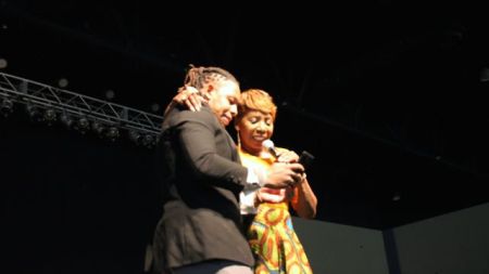 Iyanla Vanzant takes usie at Transformation 2016