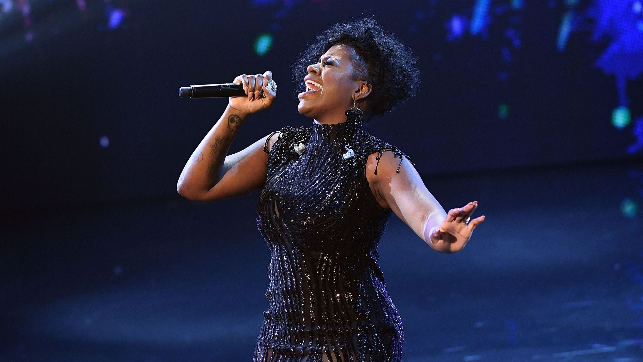 Fantasia Heats Up the Stage on Sunday Best Praise 104.7